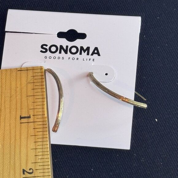Sonoma Gold Tone Hook earrings 1.25in - Picture 4 of 5